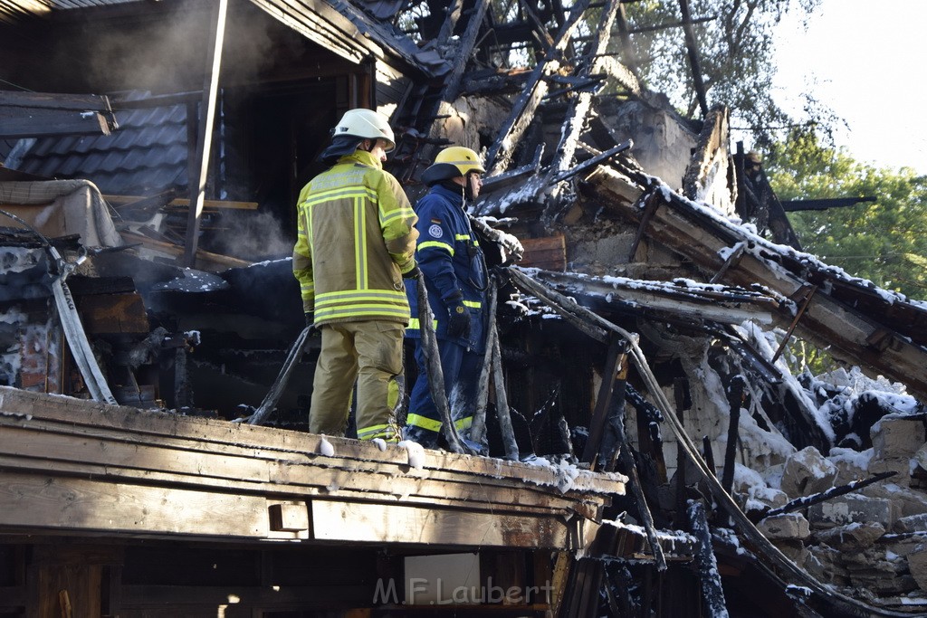 Grossfeuer Einfamilienhaus Siegburg Muehlengrabenstr P1182.JPG - Miklos Laubert